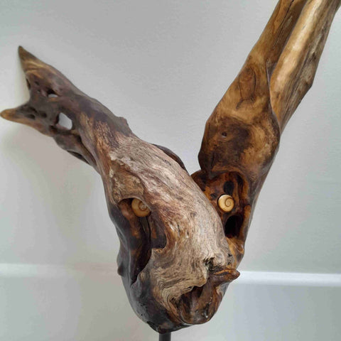 La Vache de la Clairière - Sculpture d'animal en bois - Pièce unique sculptée à la main dans une branche de pin