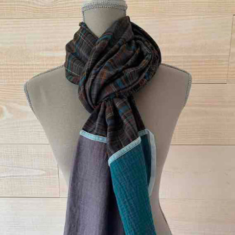 Long foulard gris et turquoise
