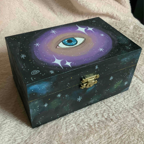 Boîte peinte à la main