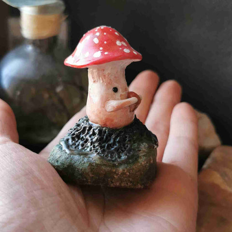 Figurine champignon rouge et blanc amanite avec agate