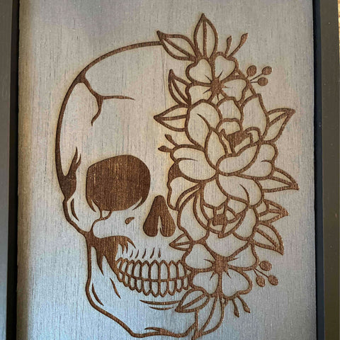 Tableau bois crâne et fleurs