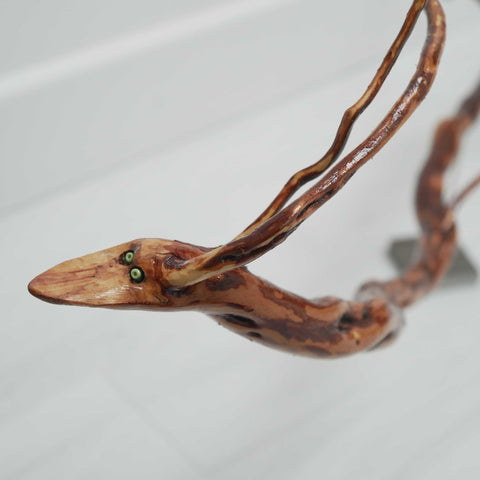 Le Dragon des Nuées - Sculpture d'animal en bois - Pièce unique sculptée à la main dans une branche de bruyère