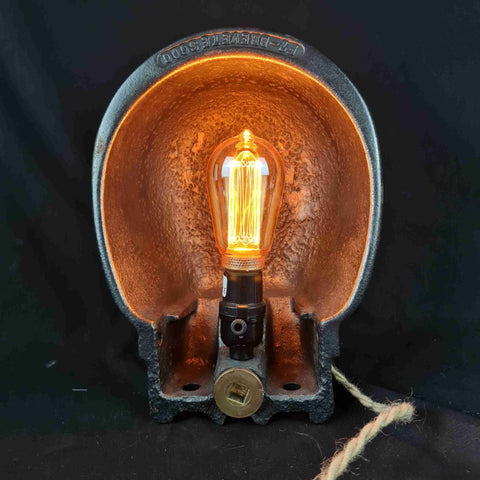 Lampe industrielle , A poser ou à poser en applique, ambiance chaude avec ampoule ambrée de face ou retournée en projection vers votre mur.